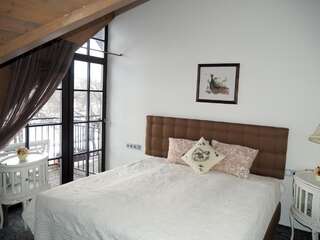Отели типа «постель и завтрак» Rusne Villa Русне Четырехместный номер с балконом-2