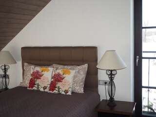 Отели типа «постель и завтрак» Rusne Villa Русне Люкс с балконом-2